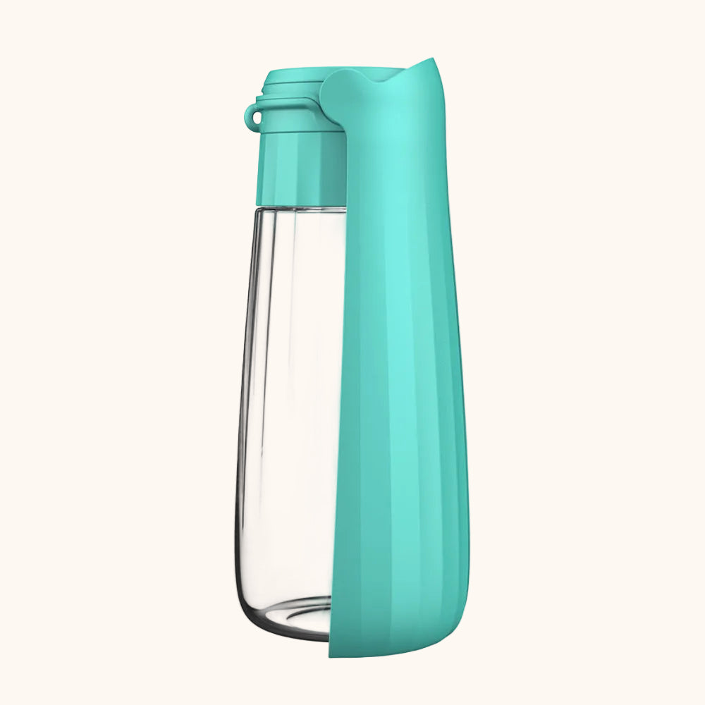 ZampySip Borraccia per cani verde acqua con design compatto e pratico per l'acqua in movimento.